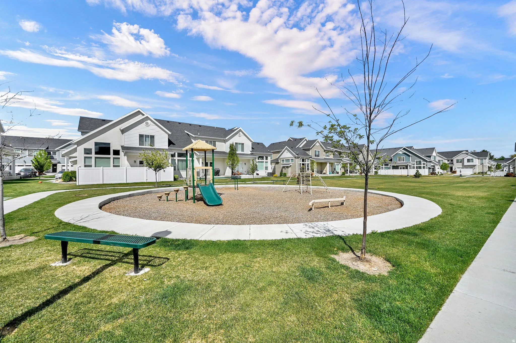 View of property's community featuring a residential view