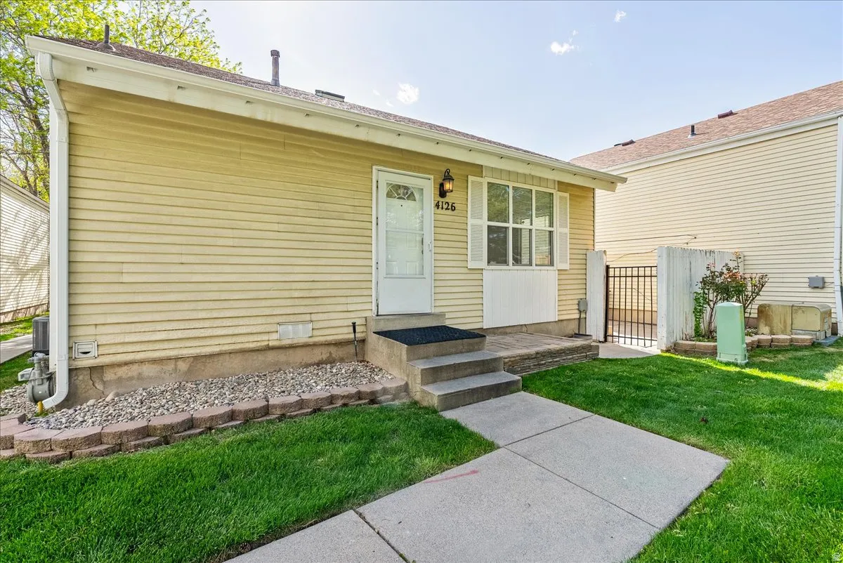 Property entrance with a gate