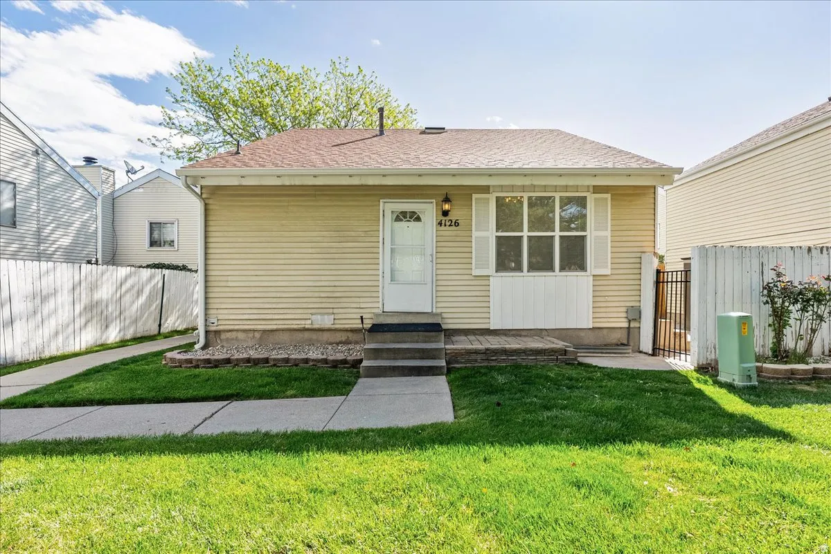 Bungalow-style house with roof with shingles and a gate