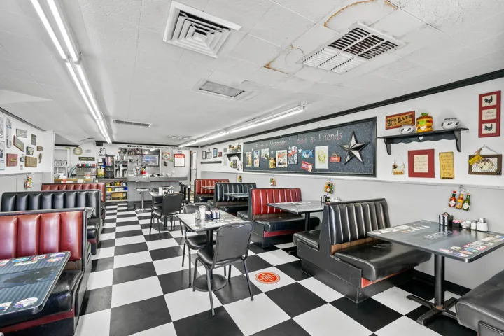 Miscellaneous room with a dry bar