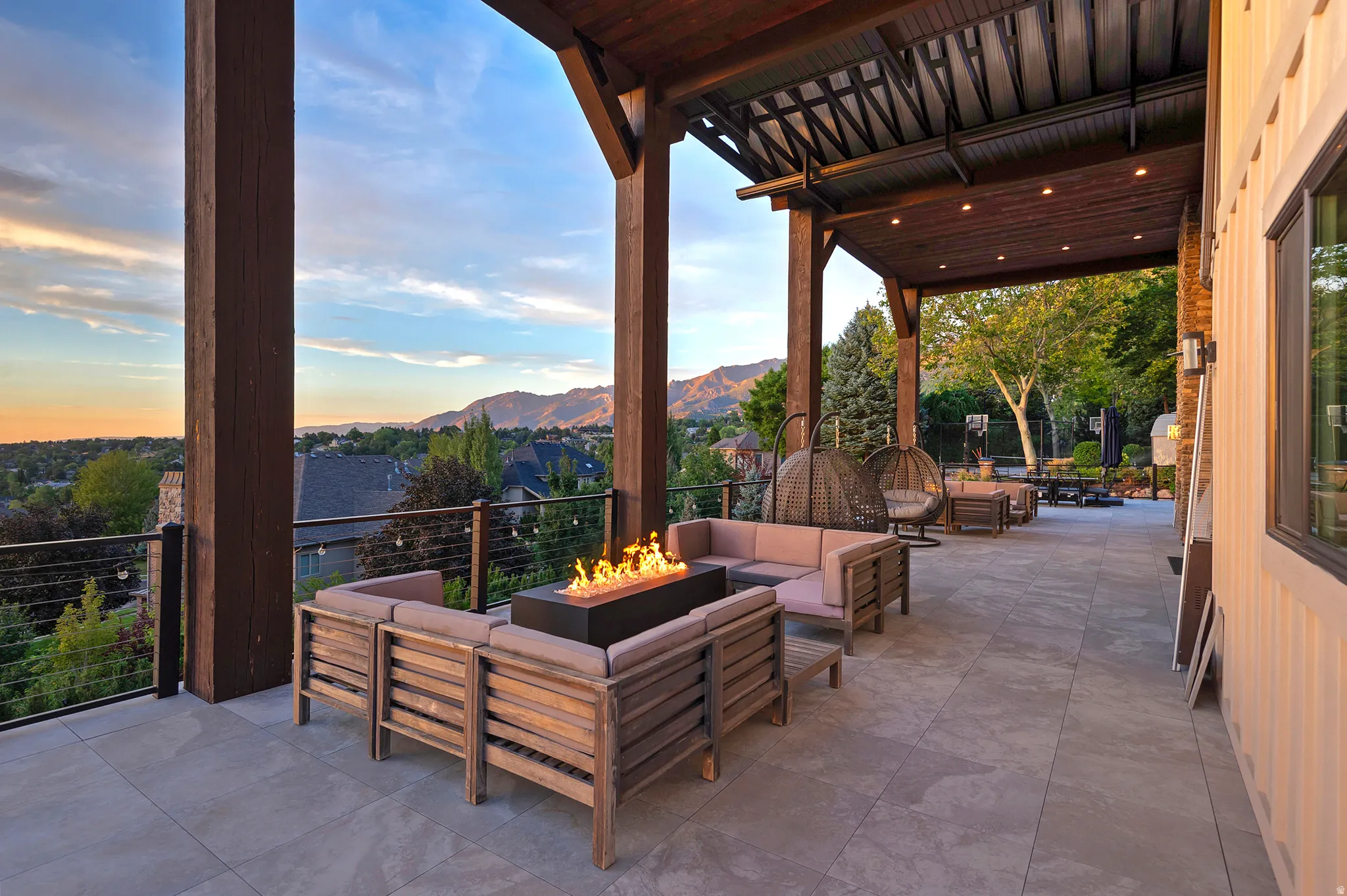 Huge covered deck