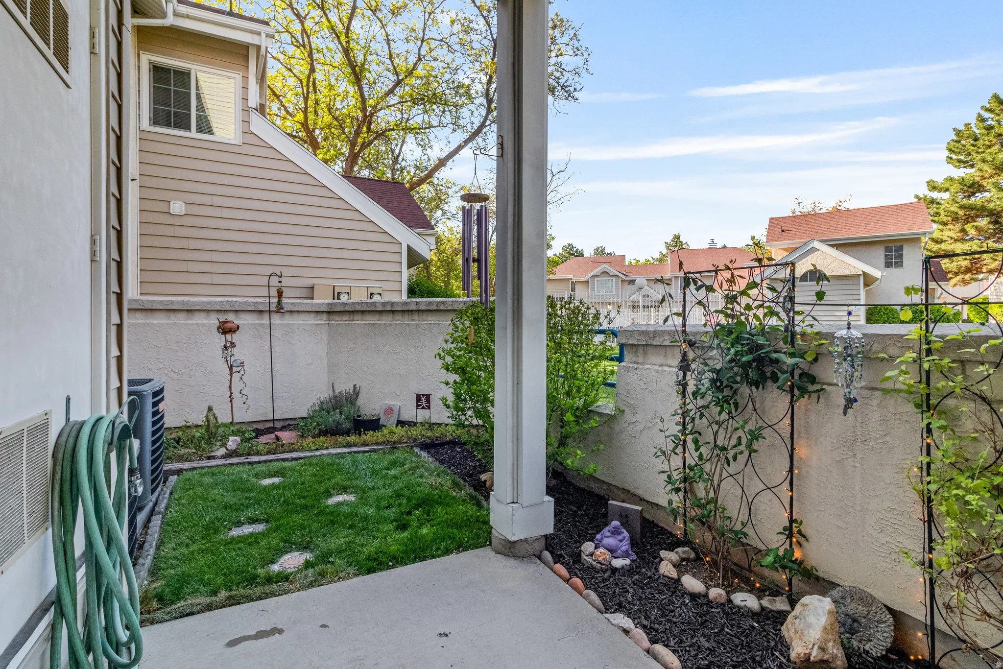 Private yard & patio