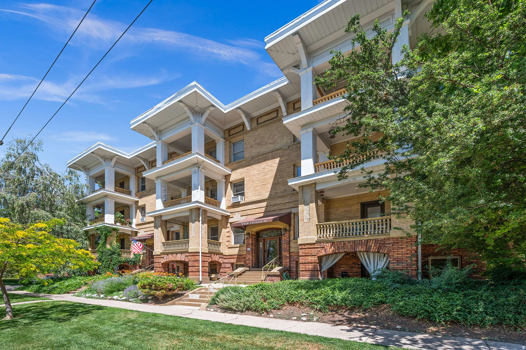 View of apartment building / complex