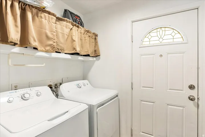 Laundry room with independent washer and dryer