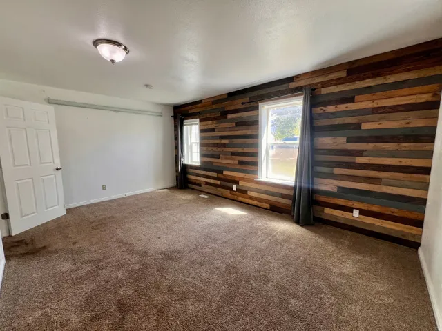 Feature wall with multi-tone horizontal wood paneling