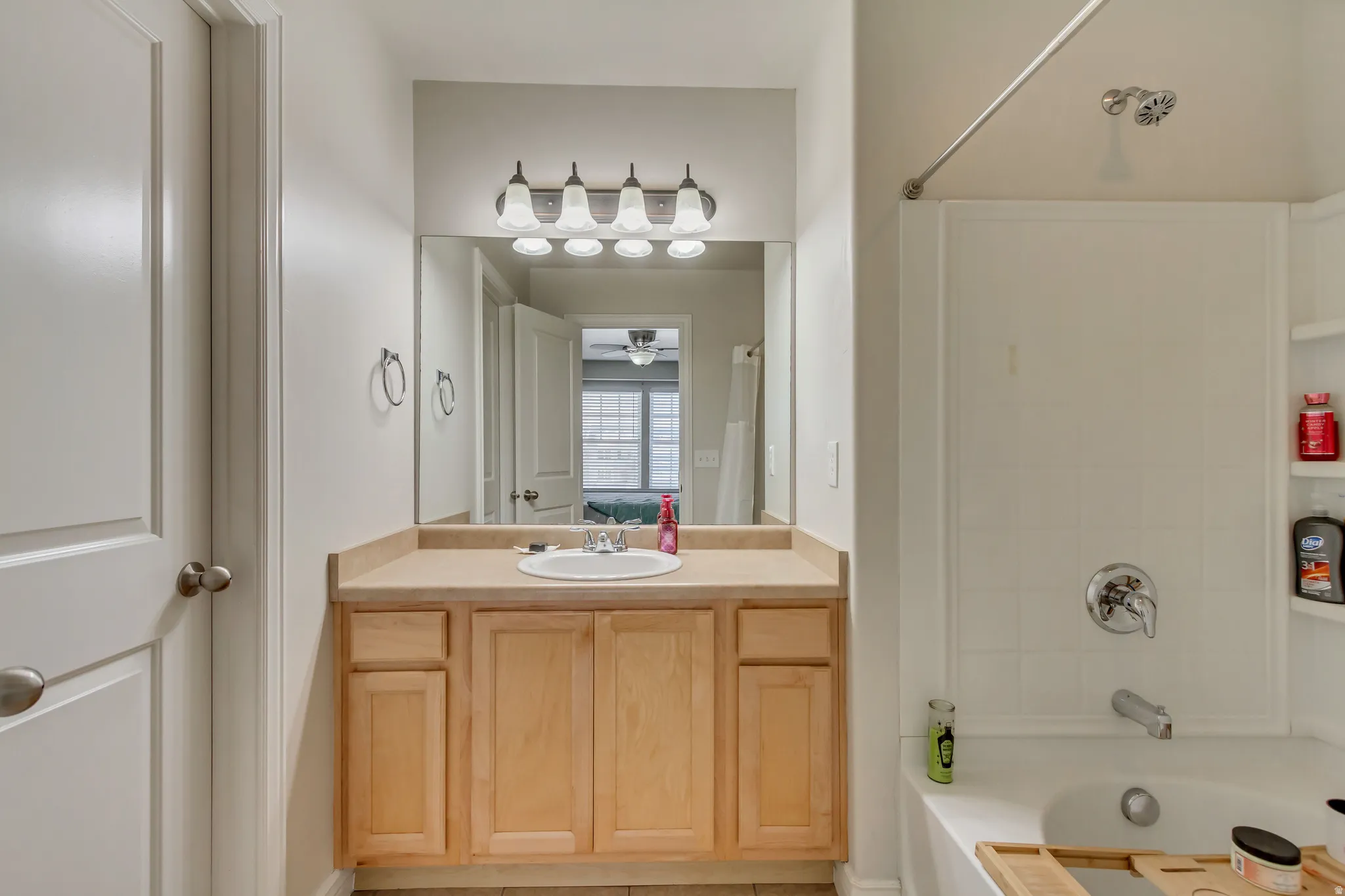 Ensuite bathroom with vanity and bathing tub / shower combination