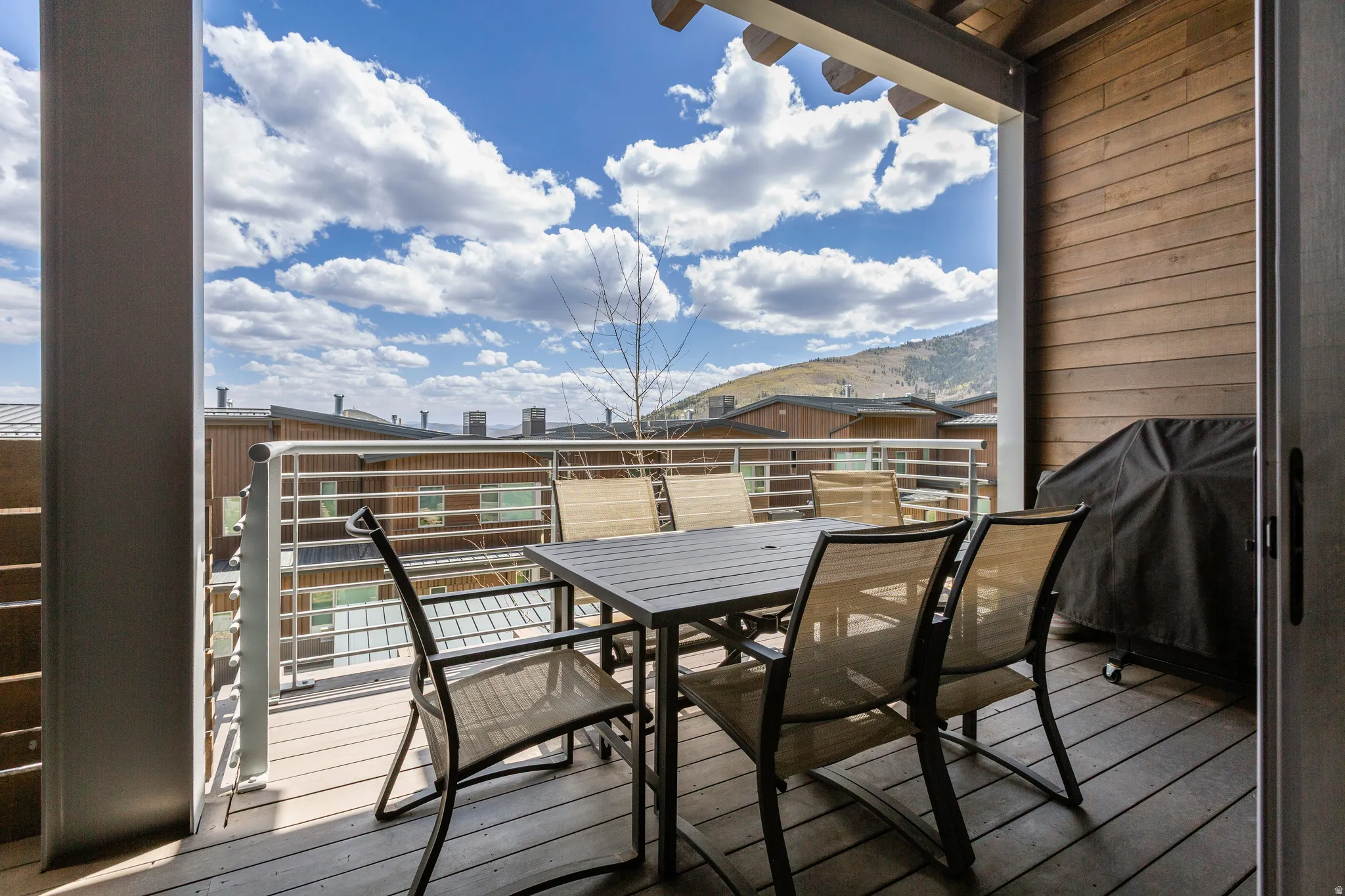 Deck with outdoor dining space