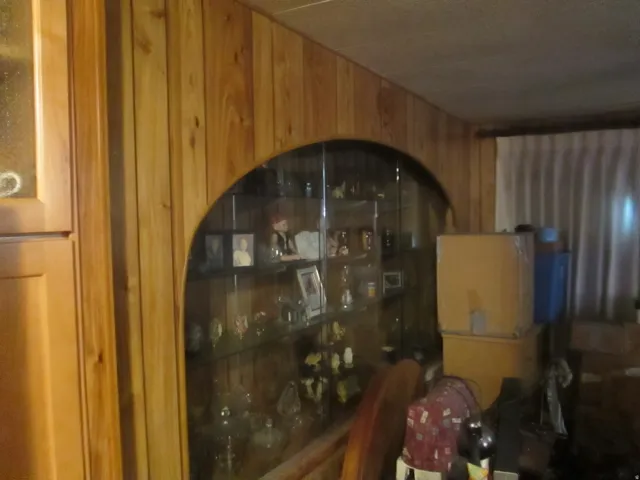 Detailed view of wood walls