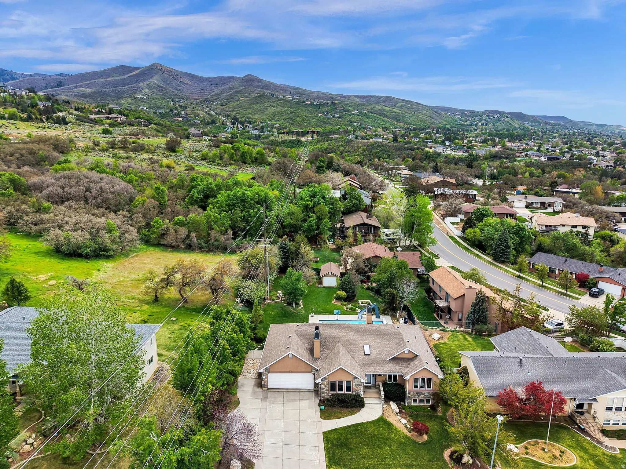 Aerial view of residential area featuring a mountain backdrop