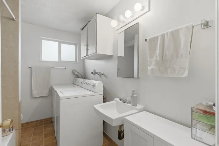 Laundry area with washer / dryer