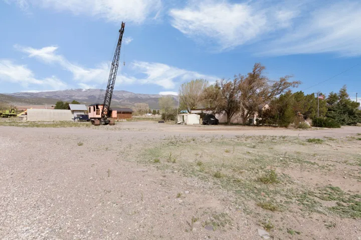 View of yard featuring a mountain view