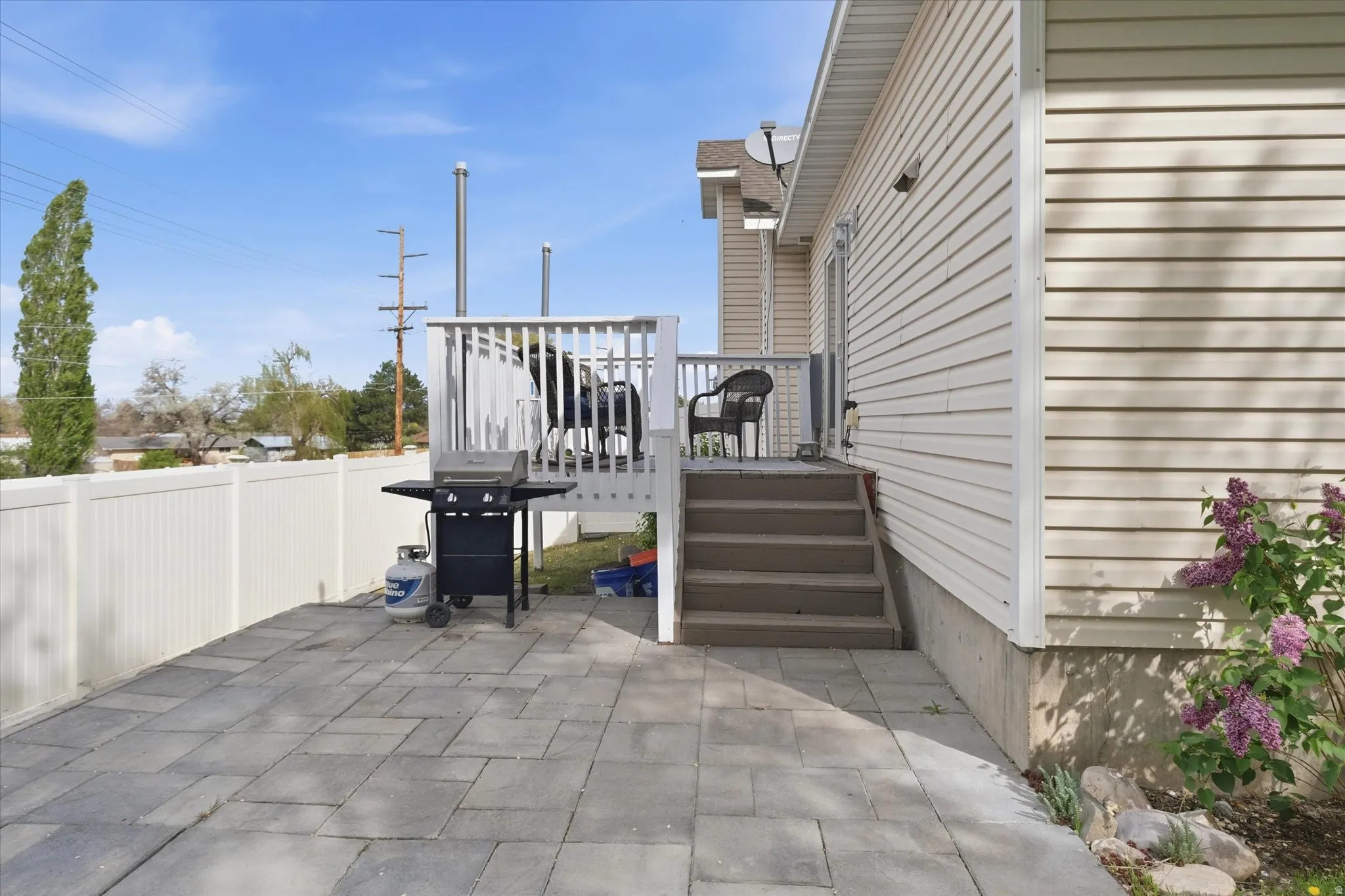 View of patio / terrace with area for grilling