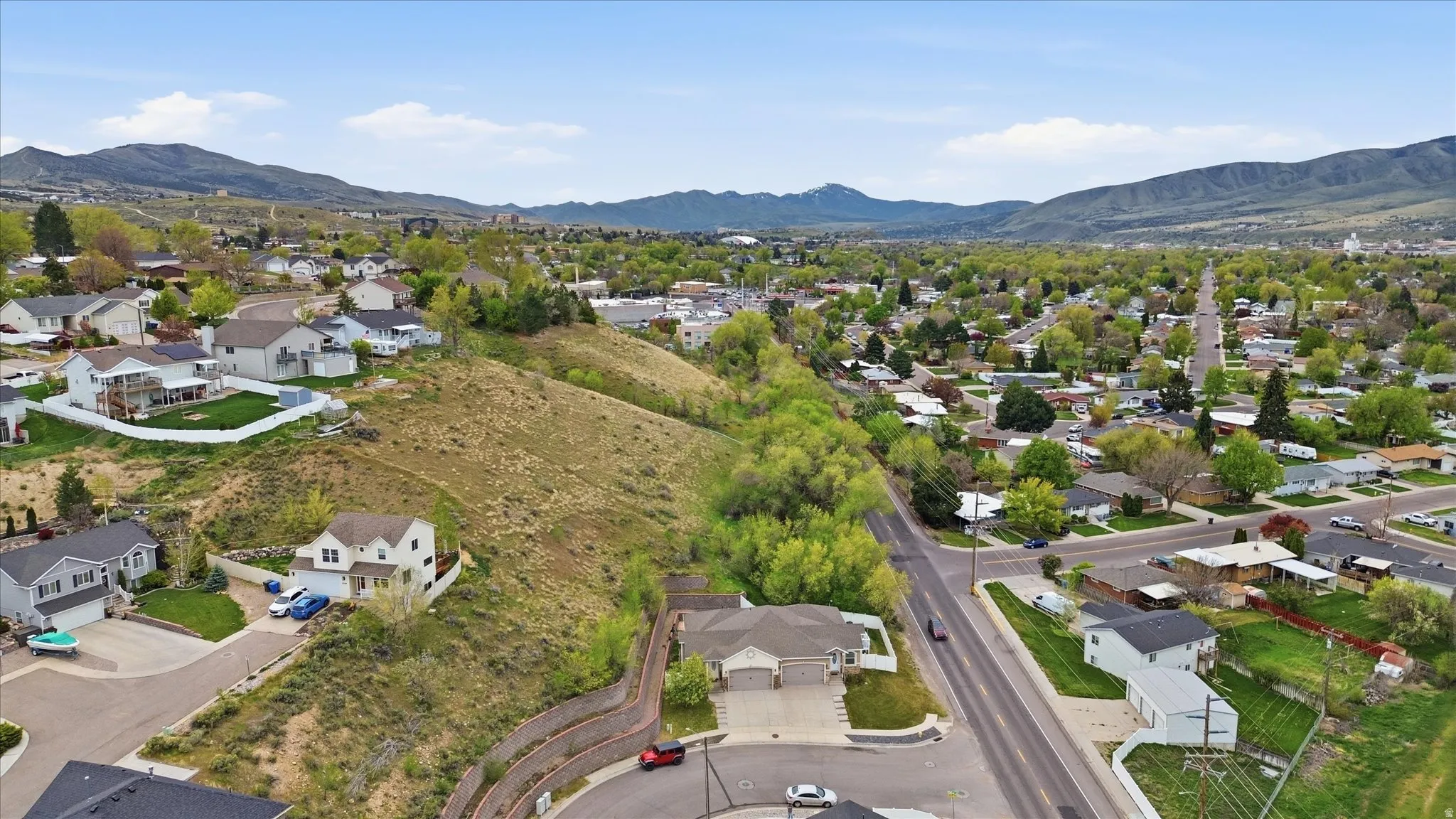 Aerial view of residential area with a mountainous background