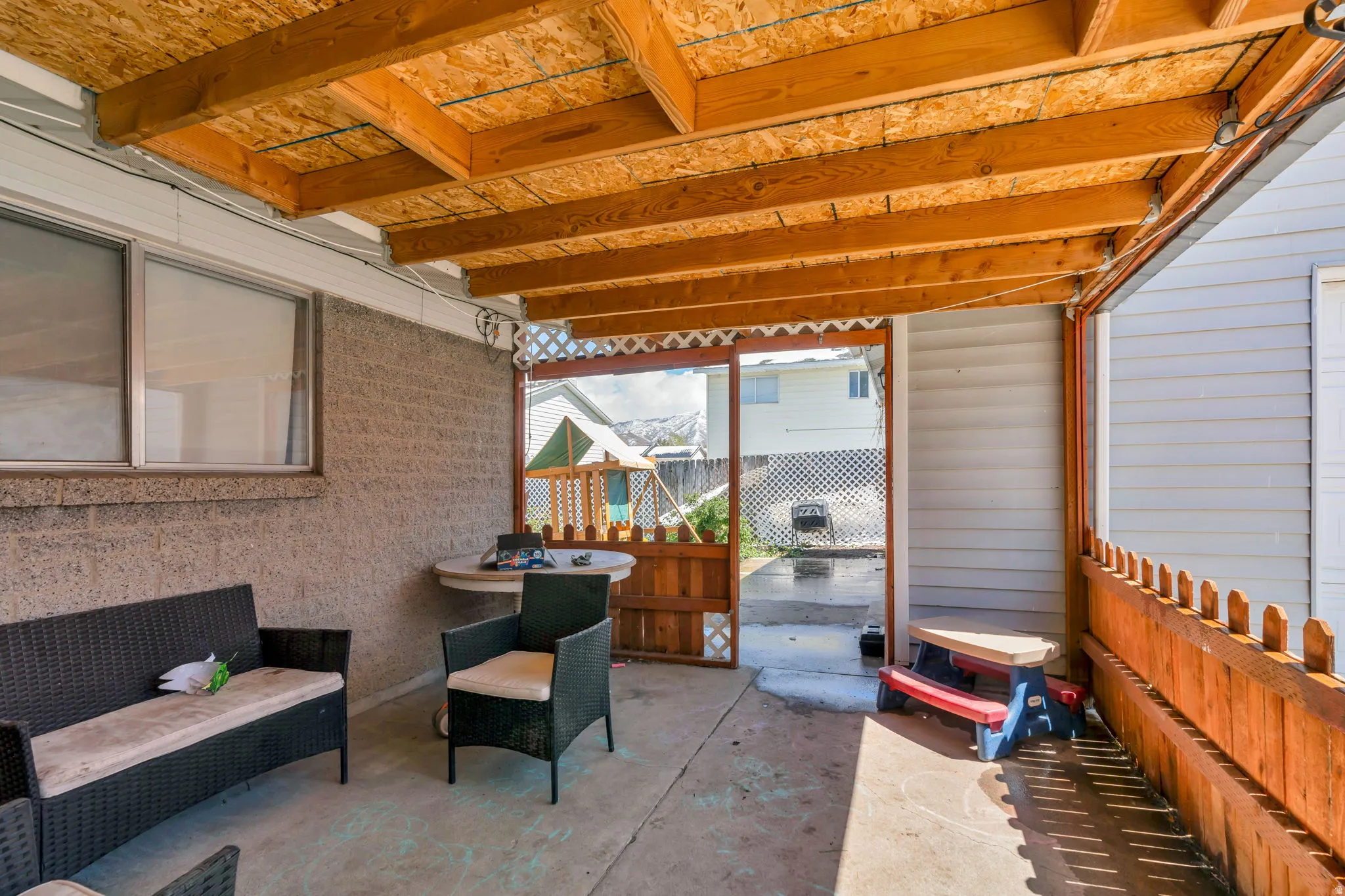 Sunroom / solarium with a patio and outdoor lounge area