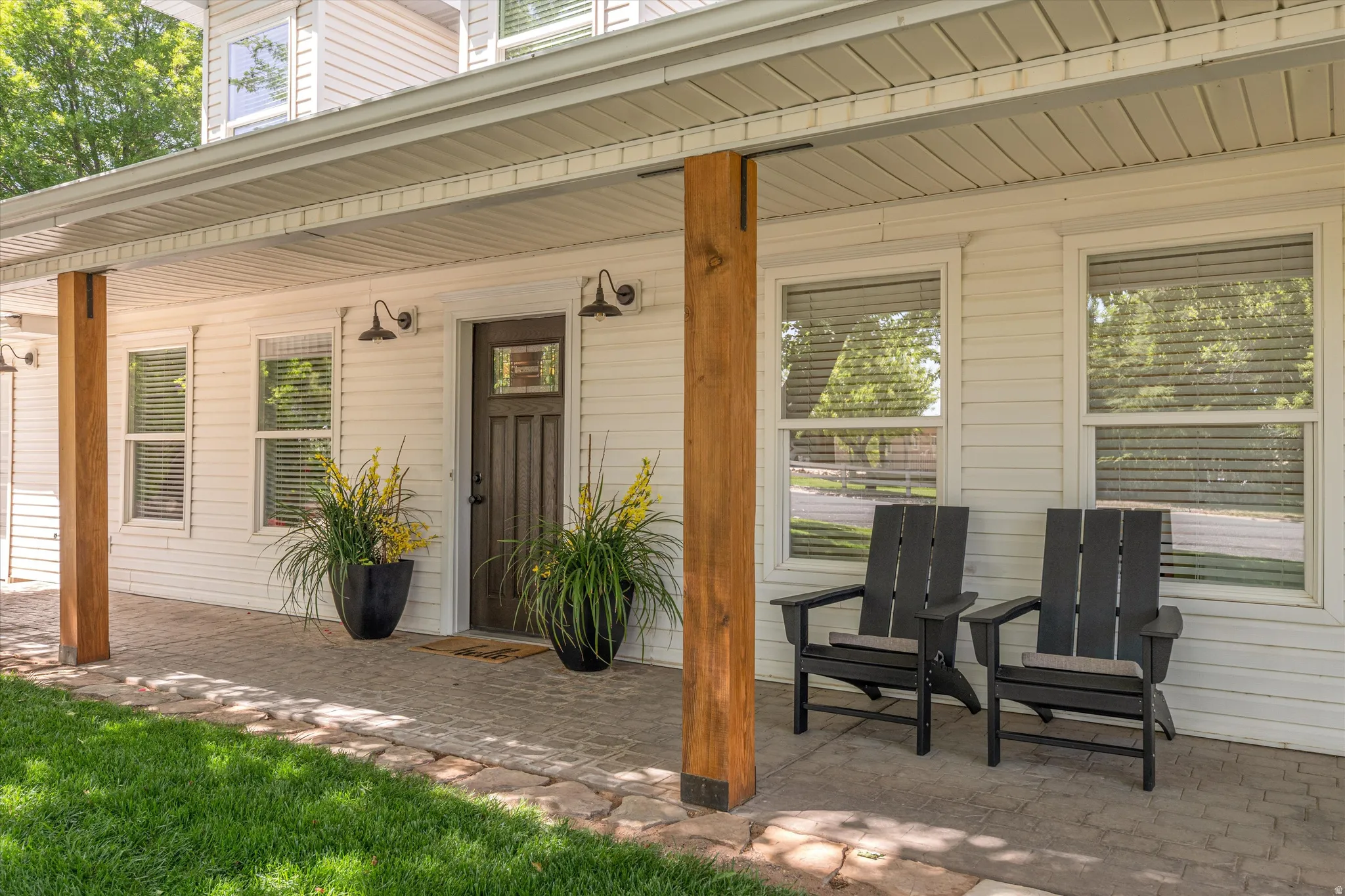 Property entrance featuring a porch