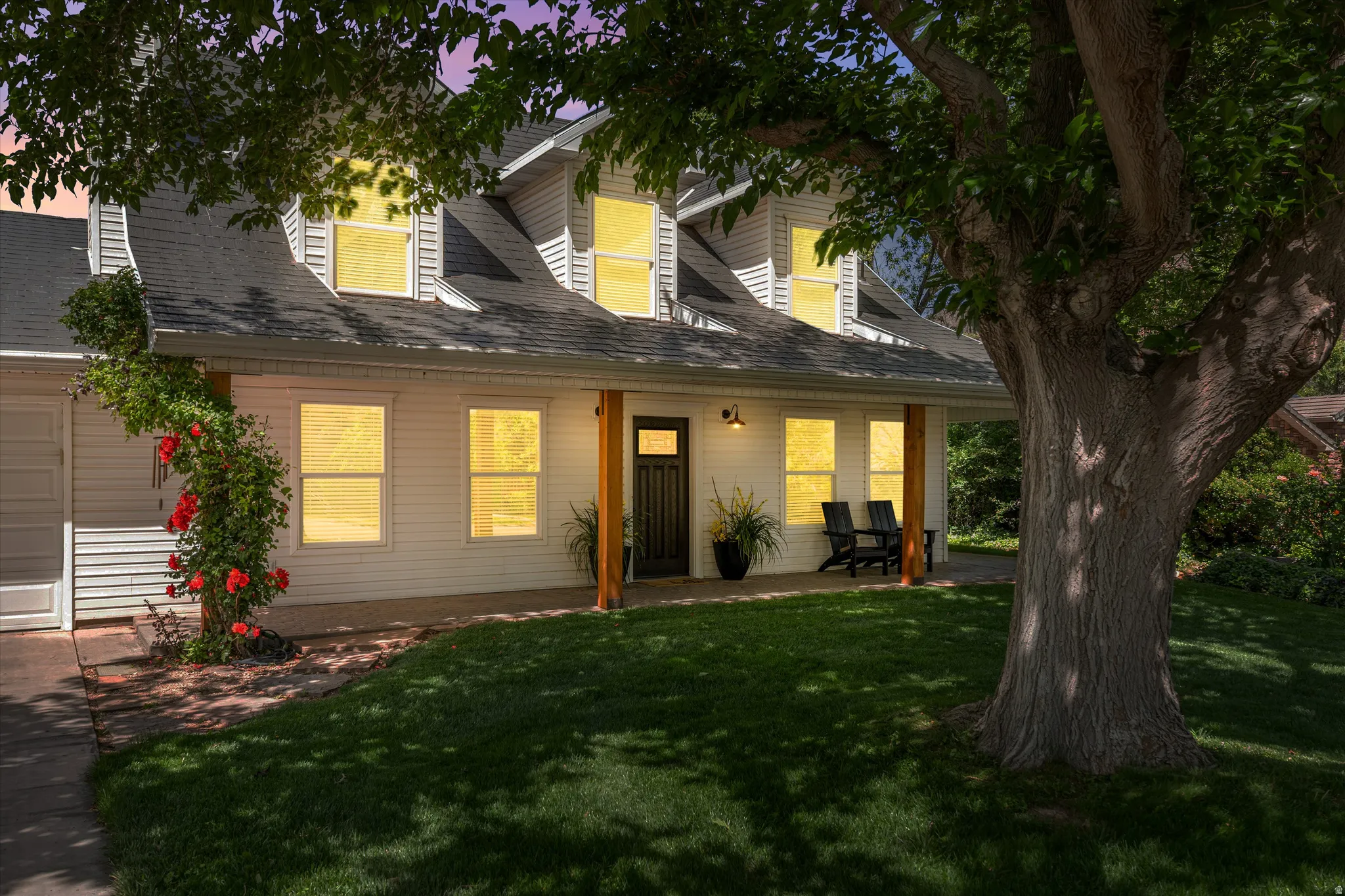 View of front facade with a porch and a front lawn