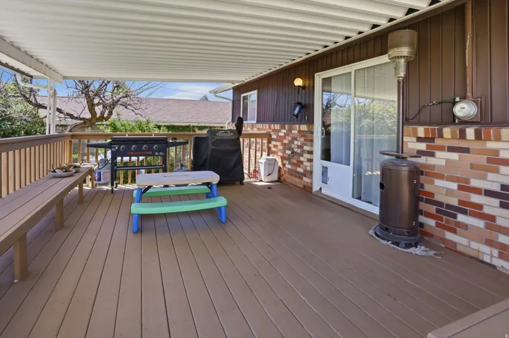 Deck featuring a grill