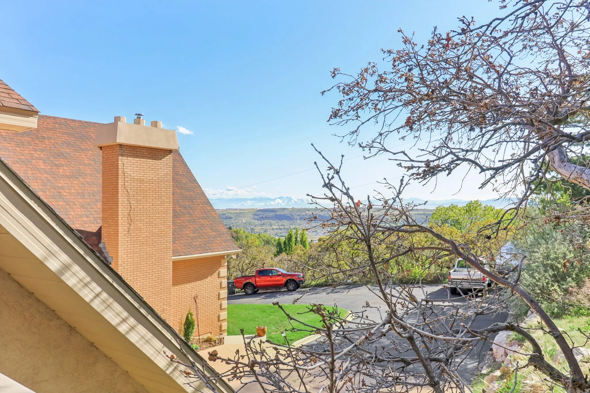 View of yard featuring a mountain view