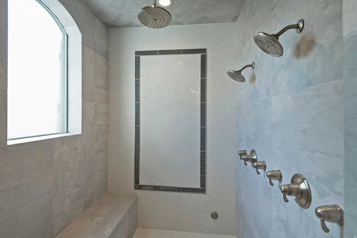 Bathroom featuring tiled shower