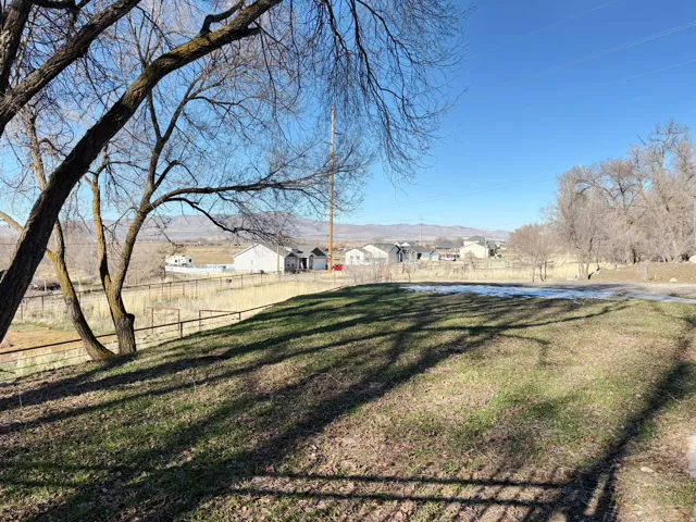 View of yard featuring a mountain view