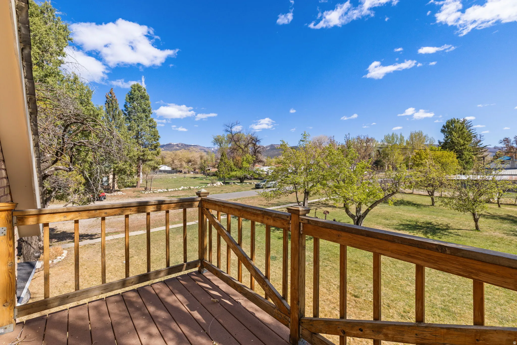 Outdoor balcony off upstairs bedroom