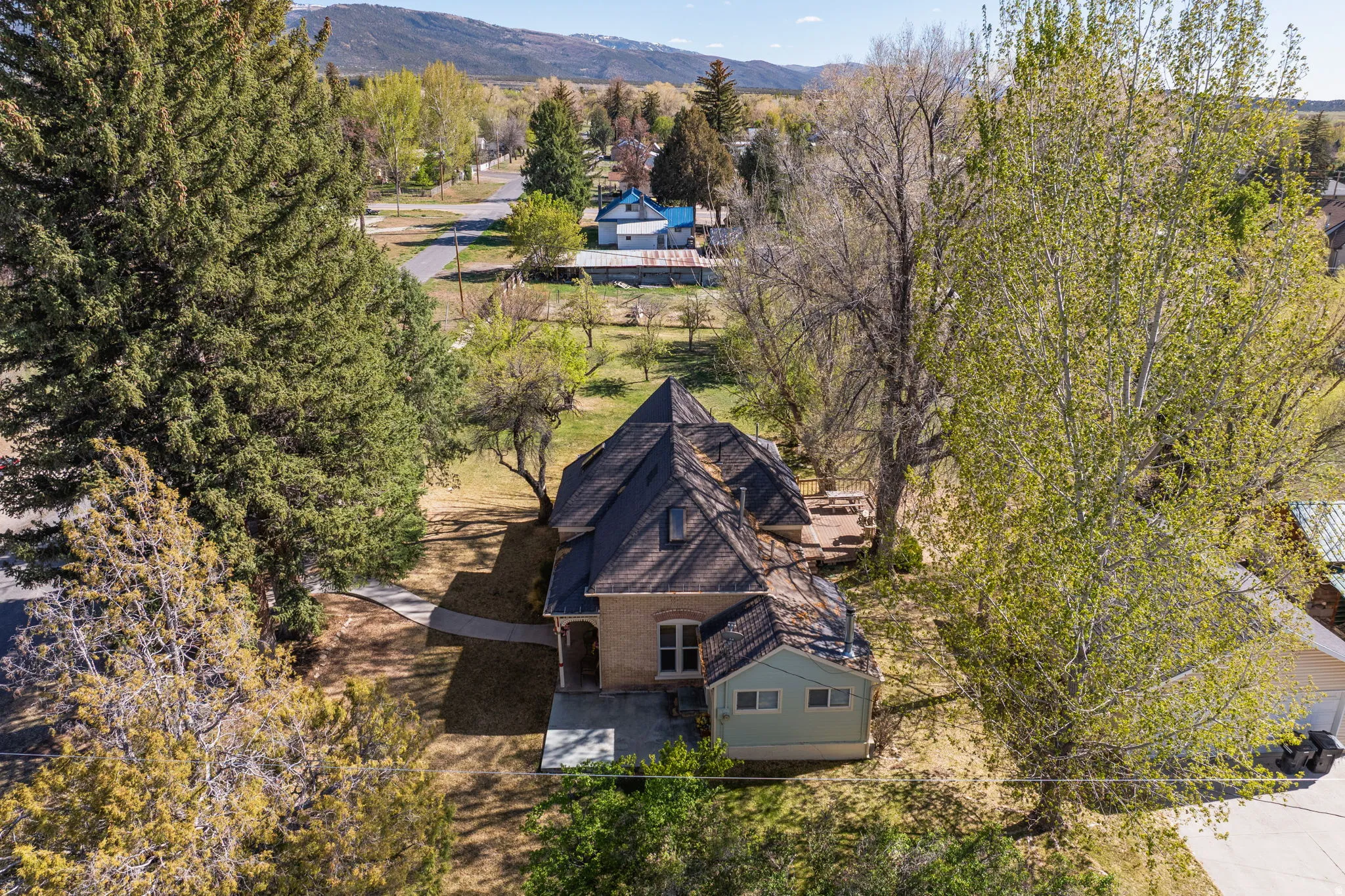 Aerial view of property and surrounding area with a mountainous background
