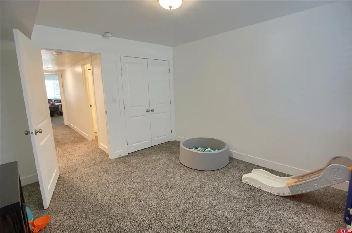 Unfurnished bedroom with carpet flooring and a closet