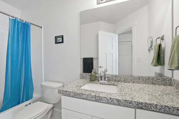 Full bath with vanity and shower / tub combo