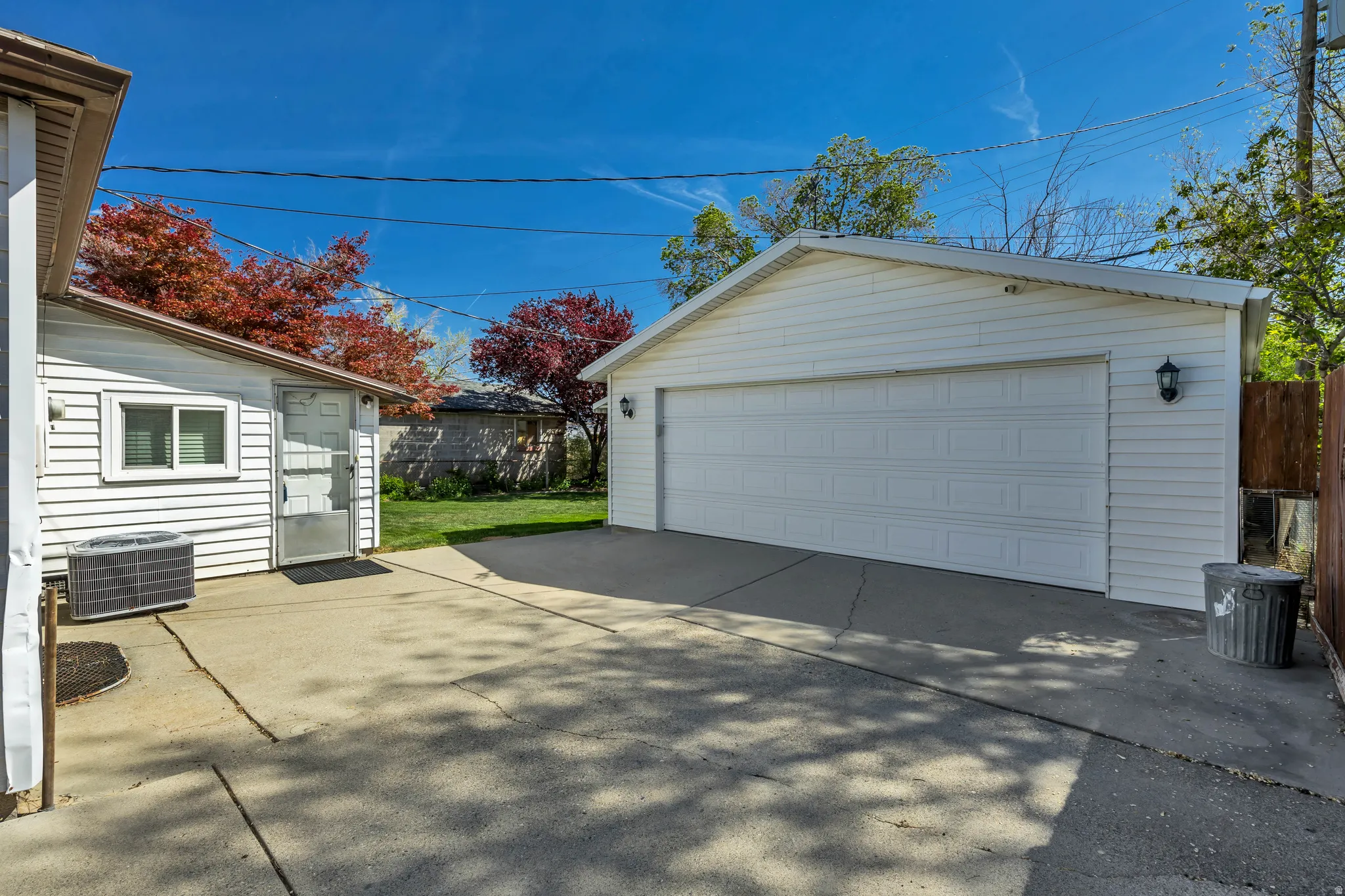 Detached 2 car garage