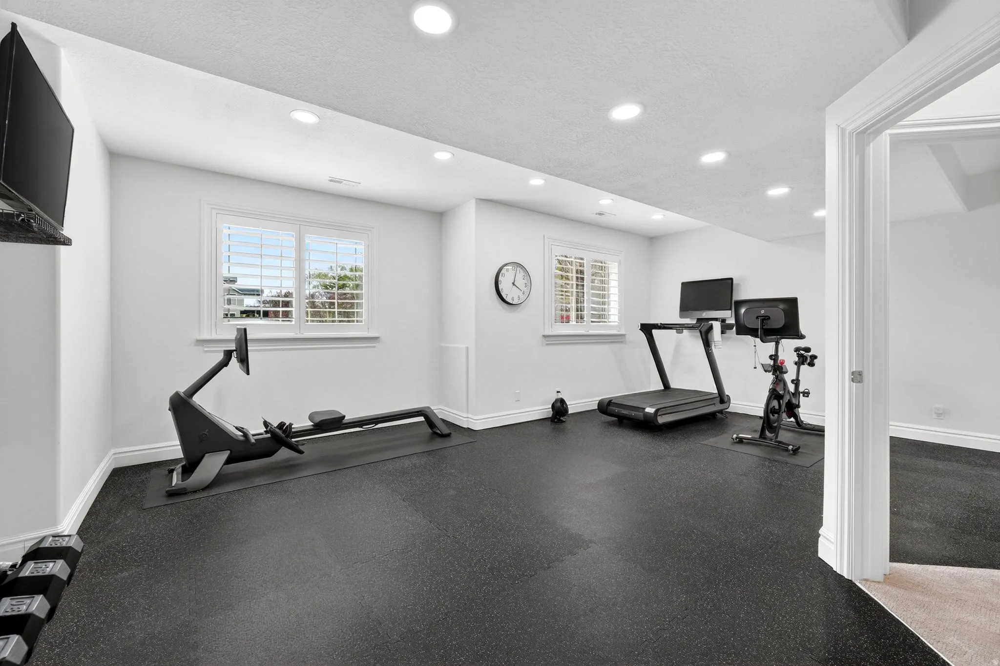 Exercise room featuring recessed lighting and a textured ceiling