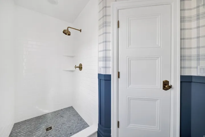 Bonus space 3/4 bathroom