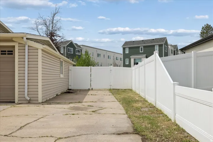 View of yard with a gate and a residential view