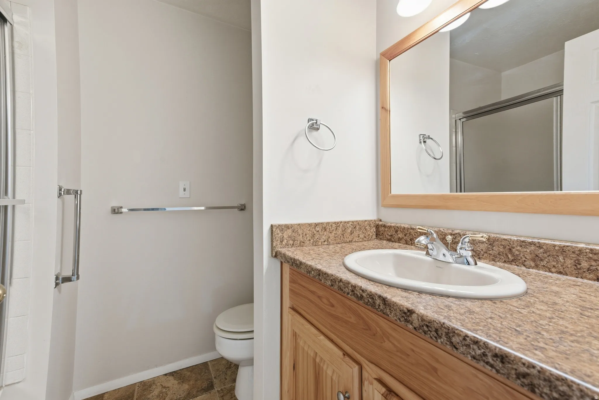Upstairs Full Bath.