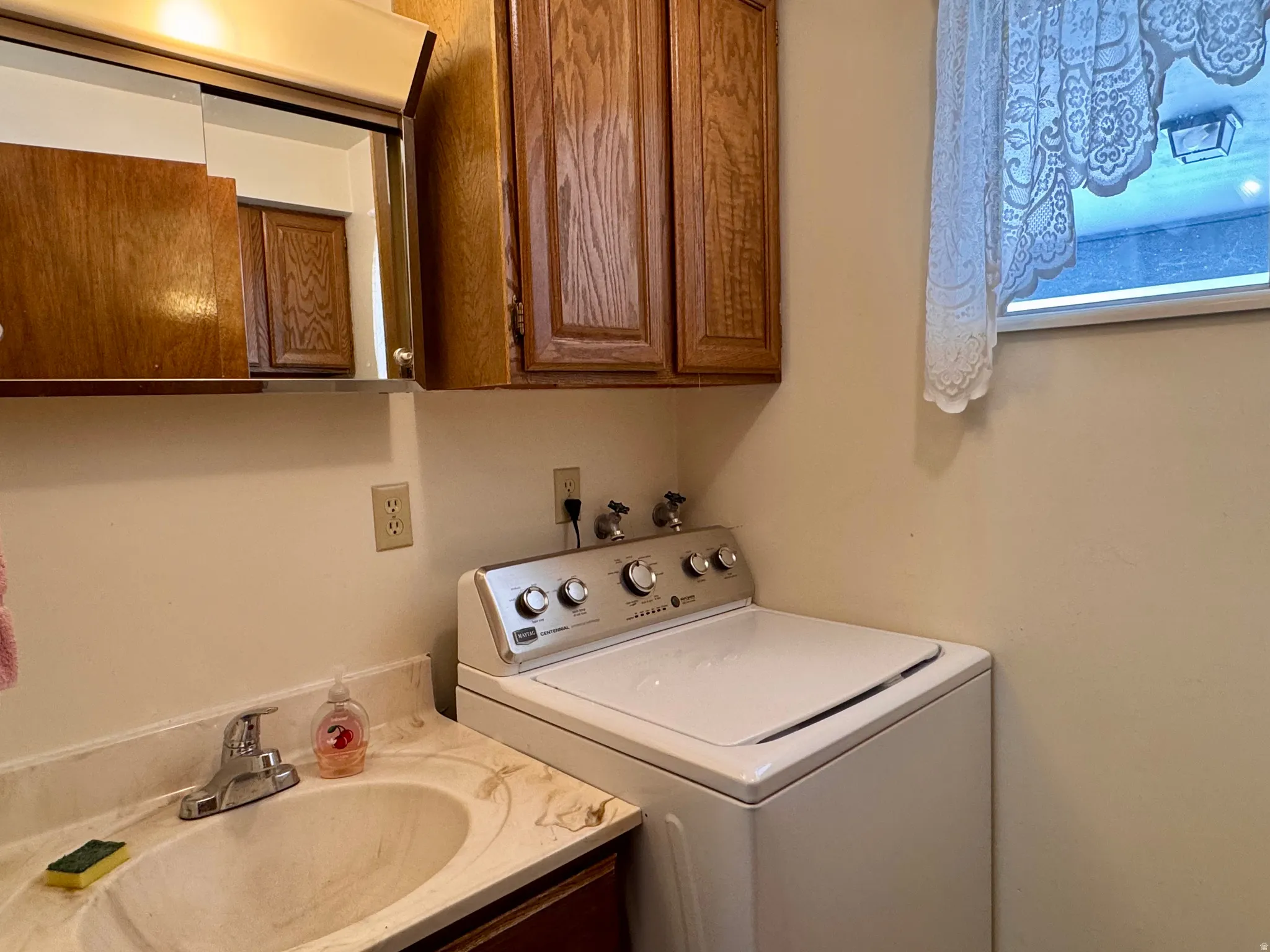 Laundry room with washer / clothes dryer and a sink