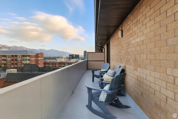 Balcony featuring a mountain view
