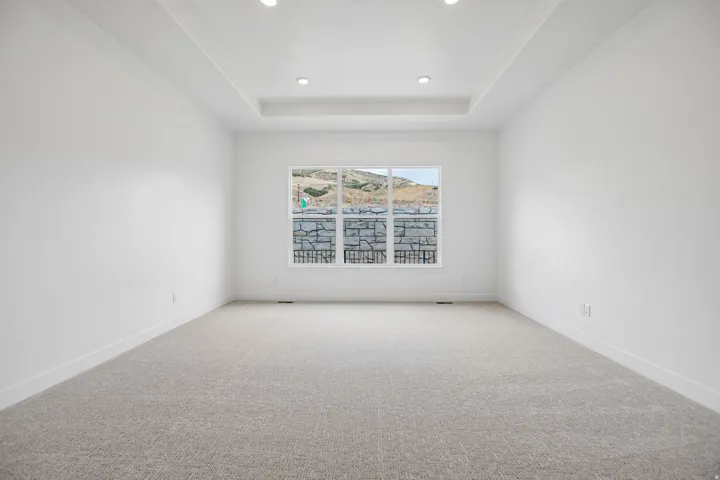 Tray ceiling with recessed lighting
