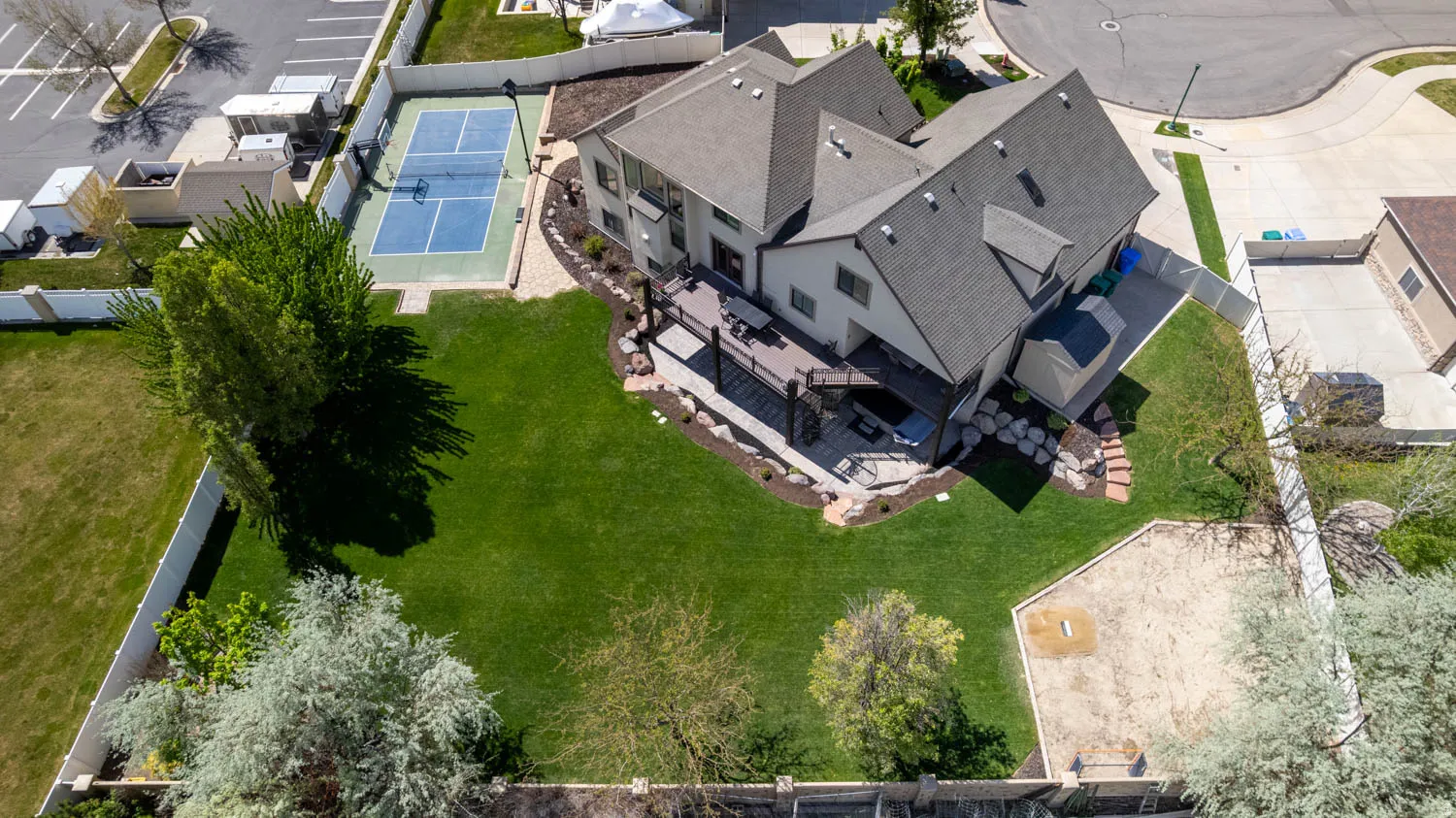 Aerial view of property and surrounding area