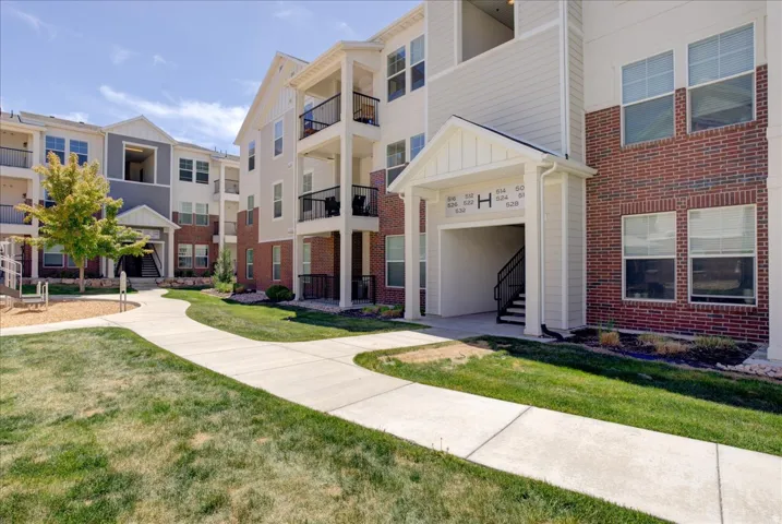 View of apartment building / complex