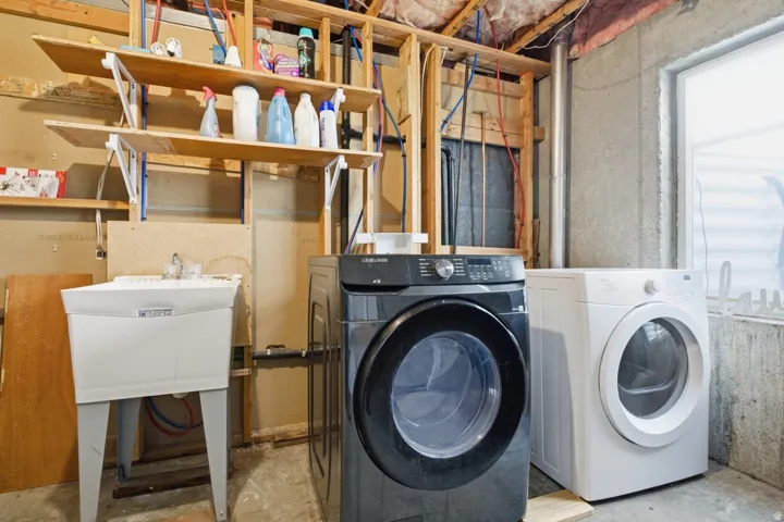 Laundry area with wash basin