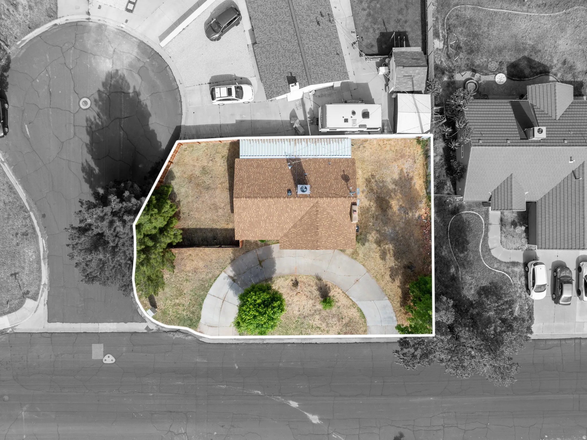 Aerial view of property and surrounding area featuring property boundaries highlighted