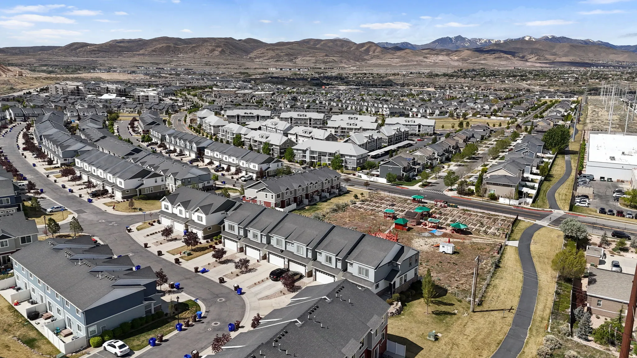 Aerial view of property's location featuring a mountainous background and nearby suburban area