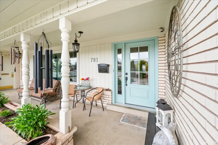 Property entrance with a porch