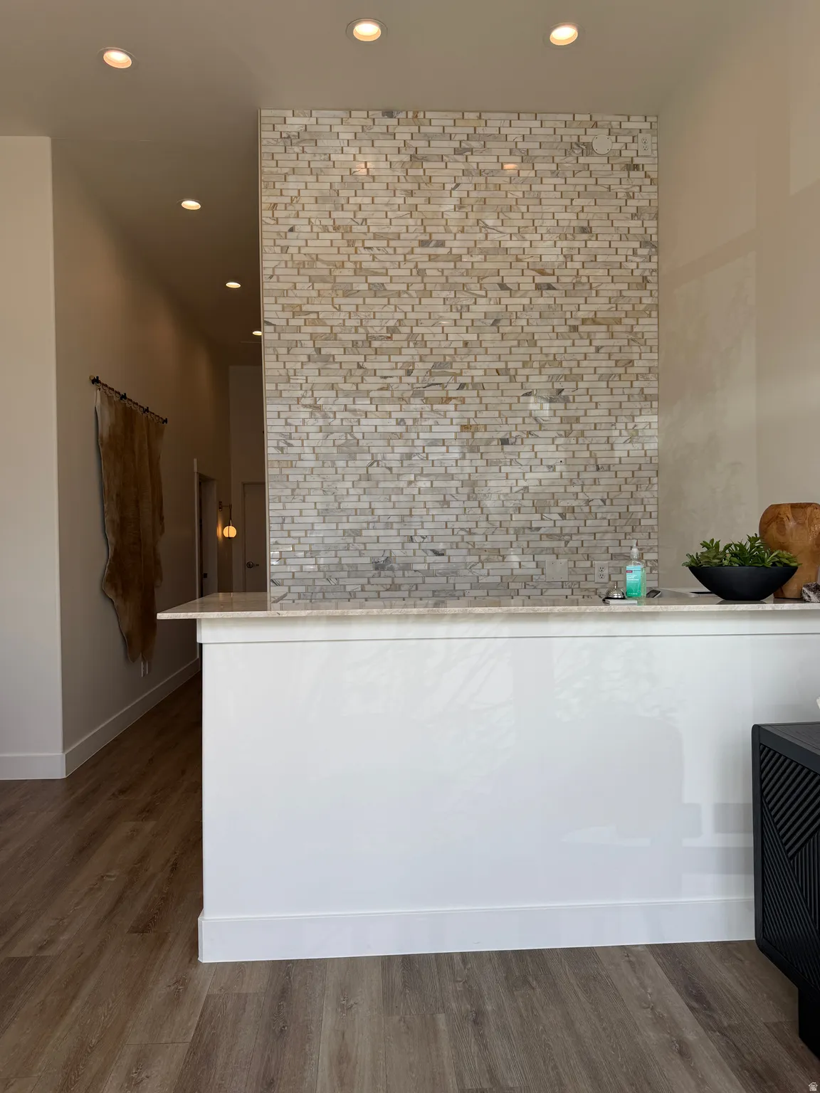 Reception area featuring recessed lighting