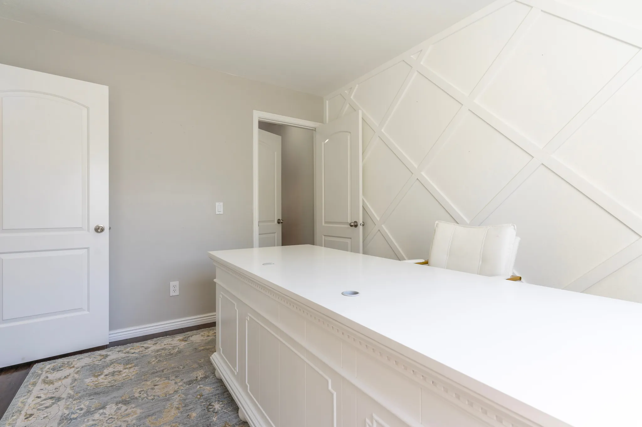 Corridor with baseboards