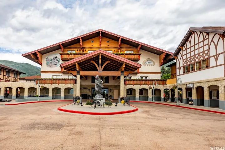 Main Entrance to Lobby