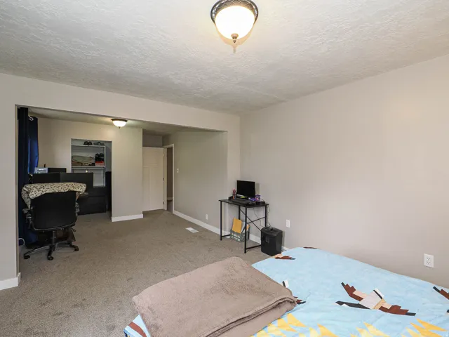 Extra large primary bedroom with walk in closet