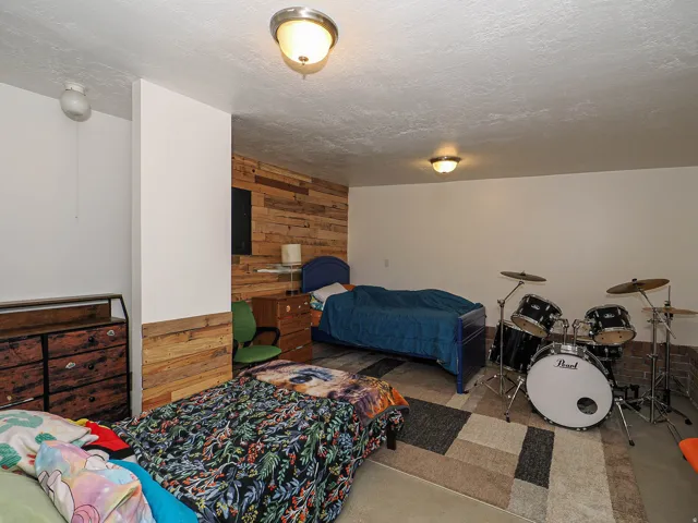 Large bedroom #3
