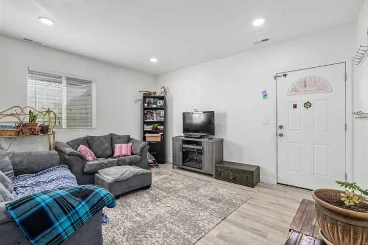 ADU Living room w. private entrance