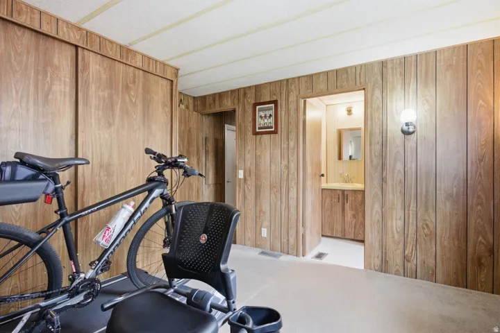 Primary Bedroom w/ full Bathroom