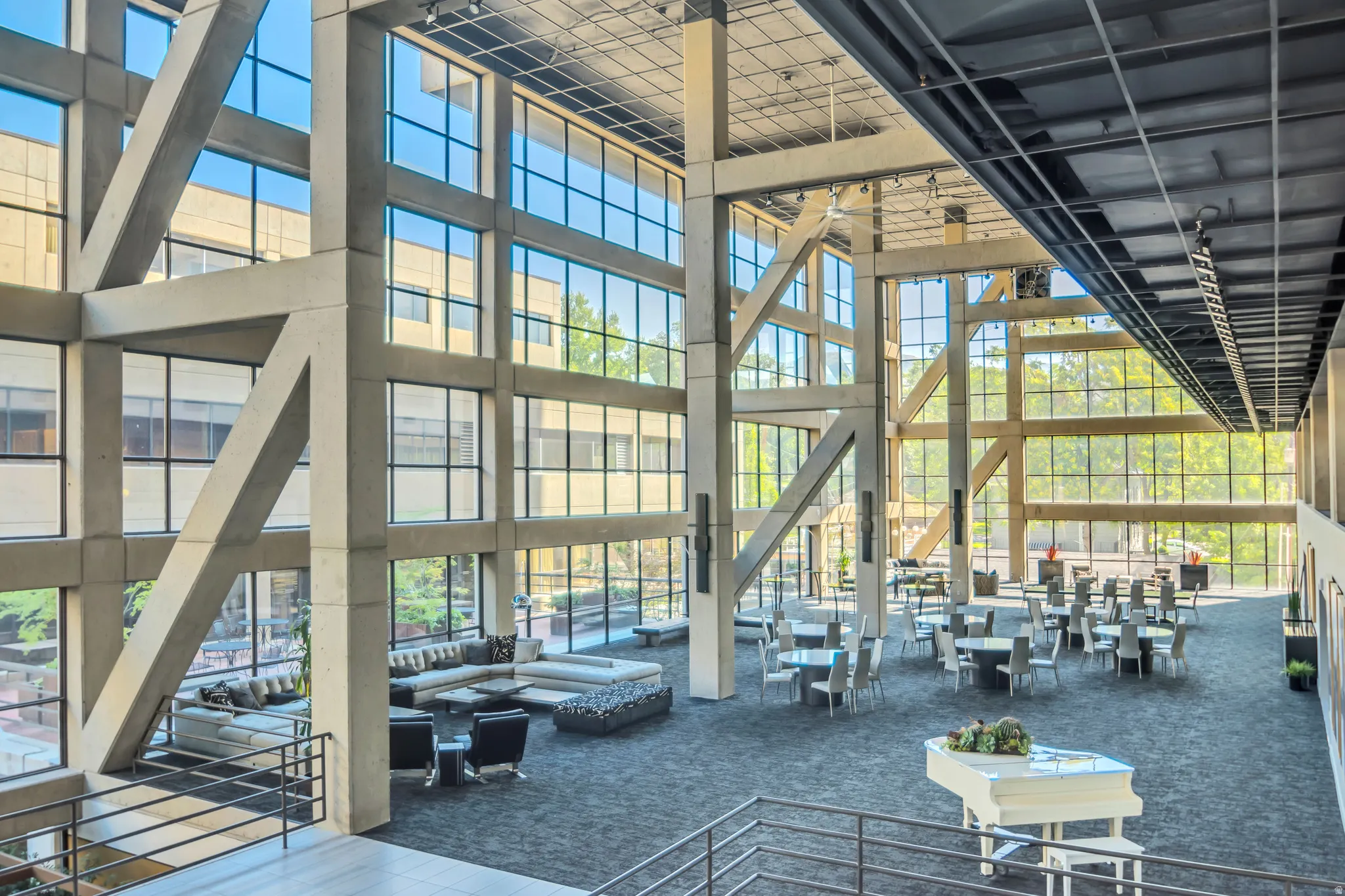 4-Story common area